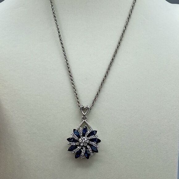 Sapphire CZ’ large flower pendant on a long 21” rope chain - Picture 3 of 10